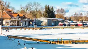 Niedzielne, zimowe popołudnie w Wilkasach nad Niegocinem, luty 2025 r. - zdjęcie 32