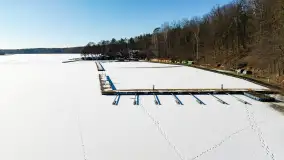 Port Pod Dębem w zimowym śnie i... białej odsłonie, luty 2025 r. - zdjęcie 11