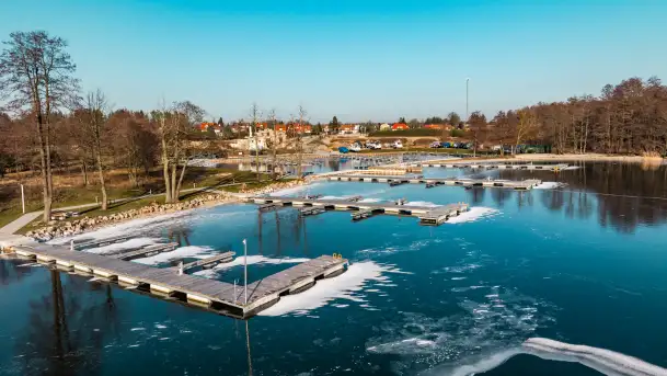 Przystań Nautica w zimowej scenerii, luty 2025 r.