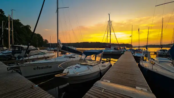 Wschody słońca w Łabędzim Ostrowiu nad jeziorem Kisajno