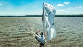 Lipcowe żeglowanie podczas szkoleń żeglarskich na Jezioraku - zdjęcie 15