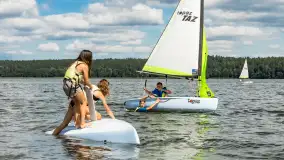 Młodzi adepci żeglarstwa nad jeziorem Dadaj - Rumszewicz Sailing - zdjęcie 9