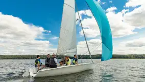 Młodzi adepci żeglarstwa nad jeziorem Dadaj - Rumszewicz Sailing - zdjęcie 33