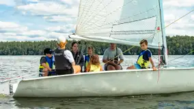 Młodzi adepci żeglarstwa nad jeziorem Dadaj - Rumszewicz Sailing - zdjęcie 29