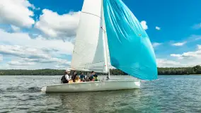 Młodzi adepci żeglarstwa nad jeziorem Dadaj - Rumszewicz Sailing - zdjęcie 45