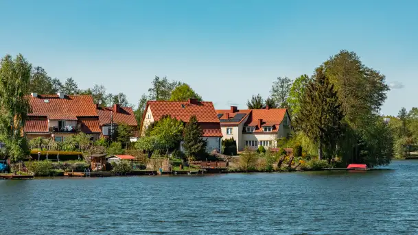 Jezioro Czos, Mrągowo widziane z wody, maj 2025 r. - zdjęcie 6