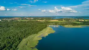 Port Mix Mamry nad jeziorem Mamry z lotu ptaka, lipiec 2025 r. - zdjęcie 9