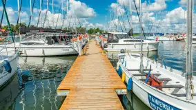 Niedzielny poranek w porcie AZS Wilkasy nad Niegocinem, lipiec 2025 r. - zdjęcie 16