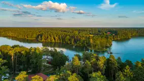 Jezioro Nidzkie i przystań OW Wodnik na fotkach  z drona, sierpień 2025 r. - zdjęcie 19