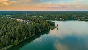 Jezioro Nidzkie i przystań OW Wodnik na fotkach  z drona, sierpień 2025 r. - zdjęcie 9