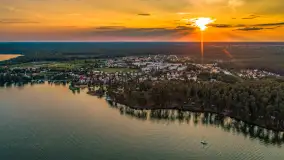 Jezioro Nidzkie i przystań OW Wodnik na fotkach  z drona, sierpień 2025 r. - zdjęcie 18