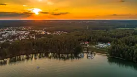 Jezioro Nidzkie i przystań OW Wodnik na fotkach  z drona, sierpień 2025 r. - zdjęcie 10