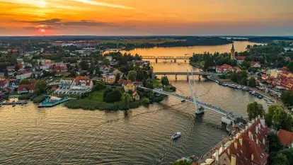 Mikołajki po zachodzie słońca z drona, sierpień 2025 r.