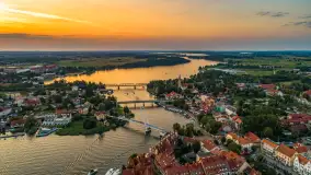 Mikołajki po zachodzie słońca z drona, sierpień 2025 r. - zdjęcie 23