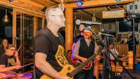 Jack Sparrow Band w tawernie Rozbitek, sierpień 2025 r. - zdjęcie 21