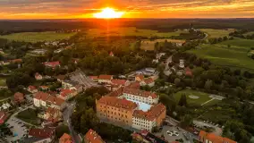 Ryn z lotu ptaka o zachodzie słońca, sierpień 2025 r. - zdjęcie 5