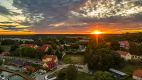 Ryn z lotu ptaka o zachodzie słońca, sierpień 2025 r. - zdjęcie 35