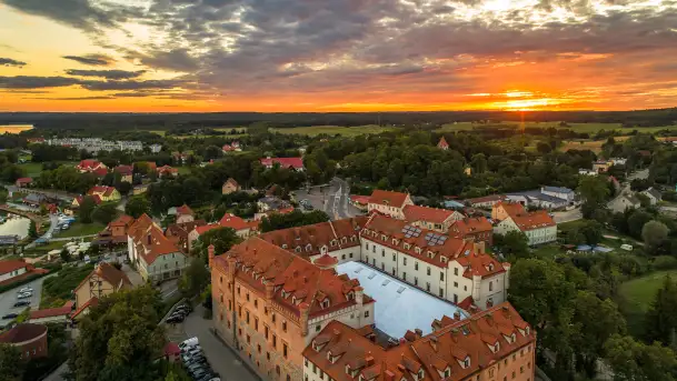Ryn z lotu ptaka o zachodzie słońca, sierpień 2025 r. - zdjęcie 9