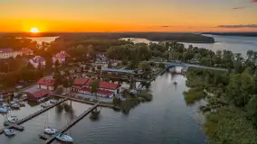 Zachód słońca z drona nad jeziorem Tajty i Piękną Góra, sierpień 2025 r. - zdjęcie 5