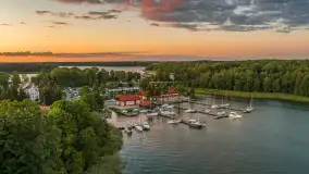 Zachód słońca z drona nad jeziorem Tajty i Piękną Góra, sierpień 2025 r. - zdjęcie 7