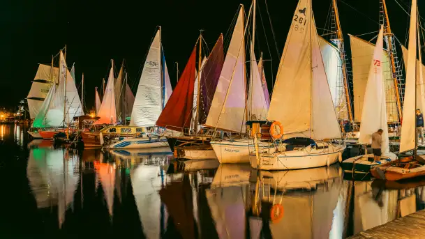 XXVI Zlot Klubu Jacht Oldtimer - nocne podniesienie żagli 2025 - zdjęcie 1