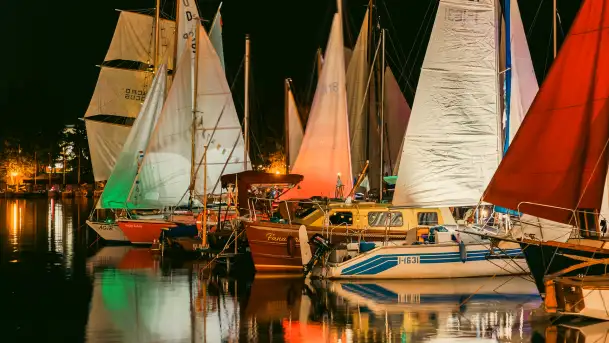 XXVI Zlot Klubu Jacht Oldtimer - nocne podniesienie żagli 2025 - zdjęcie 7