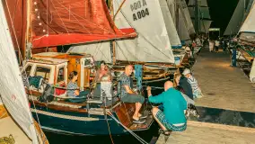 XXVI Zlot Klubu Jacht Oldtimer - nocne podniesienie żagli 2025 - zdjęcie 46