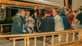 XXVI Zlot Klubu Jacht Oldtimer - nocne podniesienie żagli 2025 - zdjęcie 34