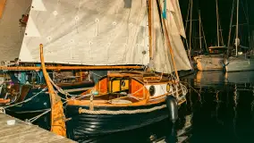 XXVI Zlot Klubu Jacht Oldtimer - nocne podniesienie żagli 2025 - zdjęcie 29