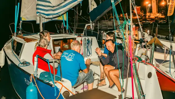 XXVI Zlot Klubu Jacht Oldtimer - nocne podniesienie żagli 2025 - zdjęcie 9