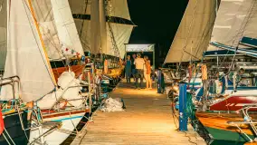 XXVI Zlot Klubu Jacht Oldtimer - nocne podniesienie żagli 2025 - zdjęcie 31