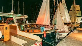 XXVI Zlot Klubu Jacht Oldtimer - nocne podniesienie żagli 2025 - zdjęcie 52