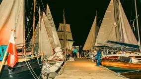 XXVI Zlot Klubu Jacht Oldtimer - nocne podniesienie żagli 2025 - zdjęcie 30