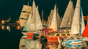 XXVI Zlot Klubu Jacht Oldtimer - nocne podniesienie żagli 2025 - zdjęcie 25