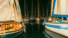 XXVI Zlot Klubu Jacht Oldtimer - nocne podniesienie żagli 2025 - zdjęcie 19