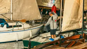 XXVI Zlot Klubu Jacht Oldtimer - nocne podniesienie żagli 2025 - zdjęcie 41