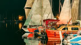 XXVI Zlot Klubu Jacht Oldtimer - nocne podniesienie żagli 2025 - zdjęcie 42