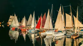 XXVI Zlot Klubu Jacht Oldtimer - nocne podniesienie żagli 2025 - zdjęcie 45