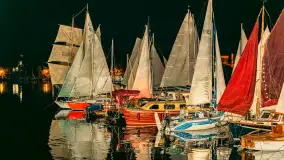 XXVI Zlot Klubu Jacht Oldtimer - nocne podniesienie żagli 2025 - zdjęcie 39