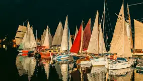 XXVI Zlot Klubu Jacht Oldtimer - nocne podniesienie żagli 2025 - zdjęcie 51