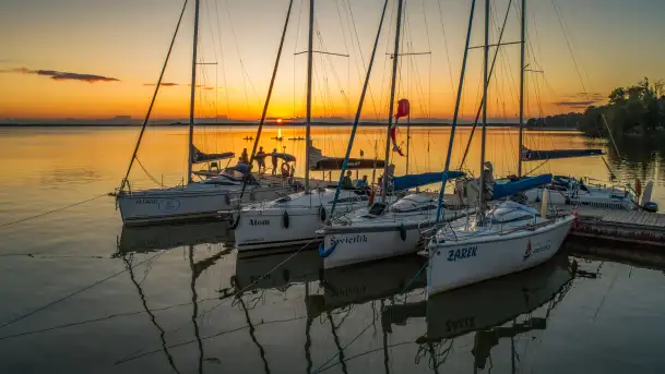 Ostatnie dzień wakacji, zachód słońca nad jeziorem Dargin