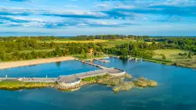 Mamry, Węgorapa i Węgorzewo w tle z drona, sierpień 2025 r. - zdjęcie 9