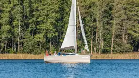 Żagle i ruch na jeziorze Kisajno, ostatnie dni lata, wrzesień 2025 r. - zdjęcie 12