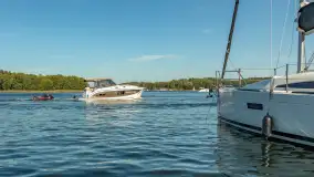 Żagle i ruch na jeziorze Kisajno, ostatnie dni lata, wrzesień 2025 r. - zdjęcie 23