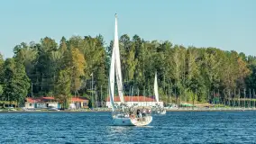 Żagle i ruch na jeziorze Kisajno, ostatnie dni lata, wrzesień 2025 r. - zdjęcie 53