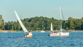 Żagle i ruch na jeziorze Kisajno, ostatnie dni lata, wrzesień 2025 r. - zdjęcie 45