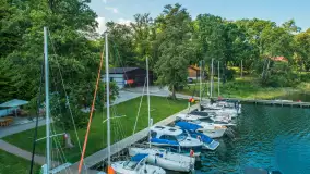 Jezioro Kisajno i port Łabędzi Ostrów na początku września 2025 r. z drona - zdjęcie 21