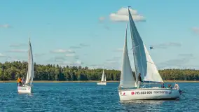 Jezioro Kisajno pełne jachtów, trwa żeglarski wrzesień 2025 - zdjęcie 56