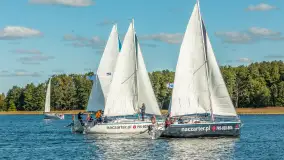 Jezioro Kisajno pełne jachtów, trwa żeglarski wrzesień 2025 - zdjęcie 28