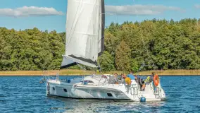 Jezioro Kisajno pełne jachtów, trwa żeglarski wrzesień 2025 - zdjęcie 30